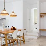 Vathi Bleu Private