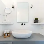 Vathi Bleu Private *